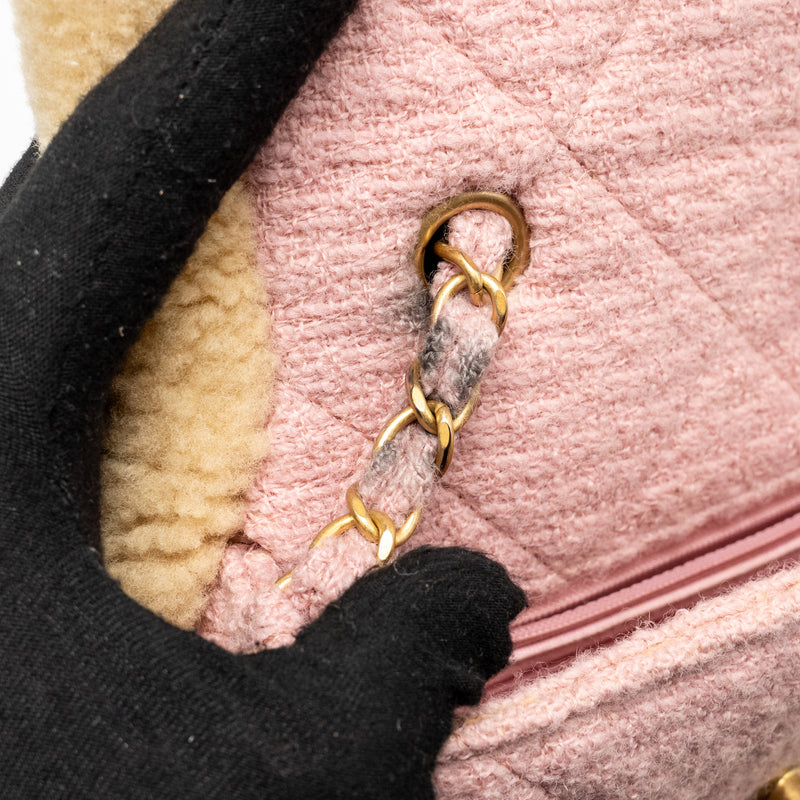 Chanel 22K Cozy Coco Round Flap Bag Tweed/Shearling Pink GHW (Microchip)