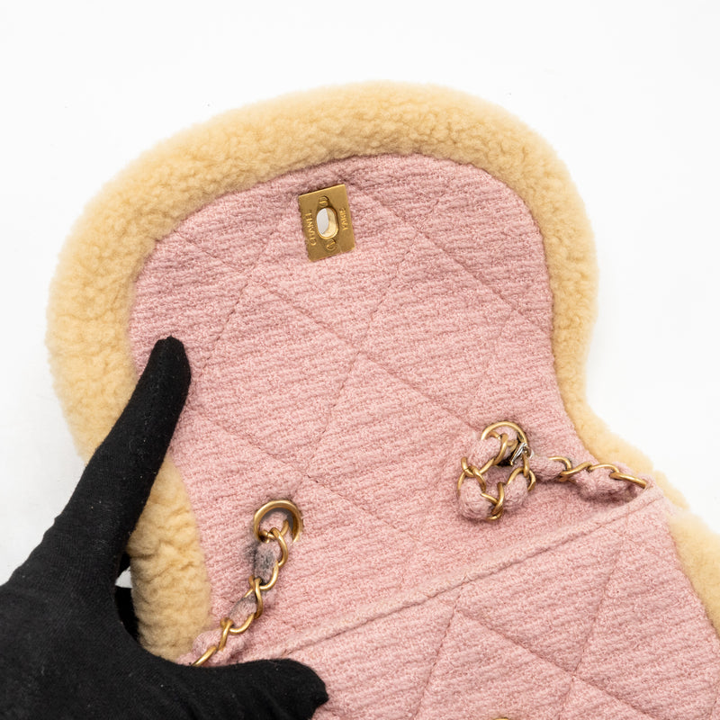 Chanel 22K Cozy Coco Round Flap Bag Tweed/Shearling Pink GHW (Microchip)
