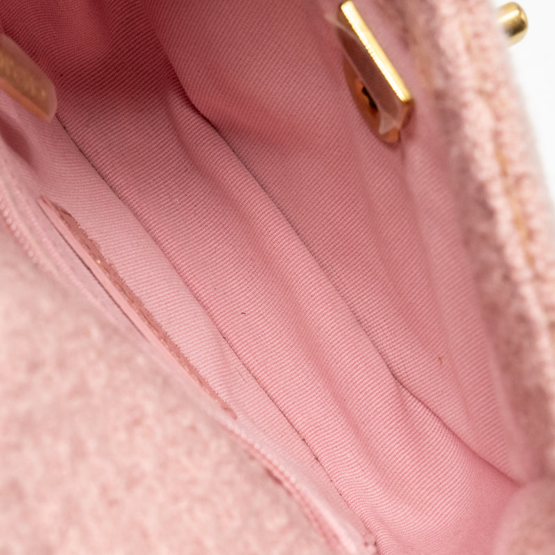 Chanel 22K Cozy Coco Round Flap Bag Tweed/Shearling Pink GHW (Microchip)