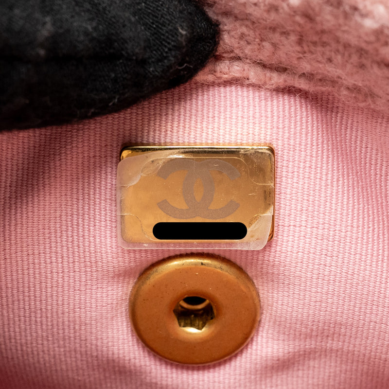 Chanel 22K Cozy Coco Round Flap Bag Tweed/Shearling Pink GHW (Microchip)