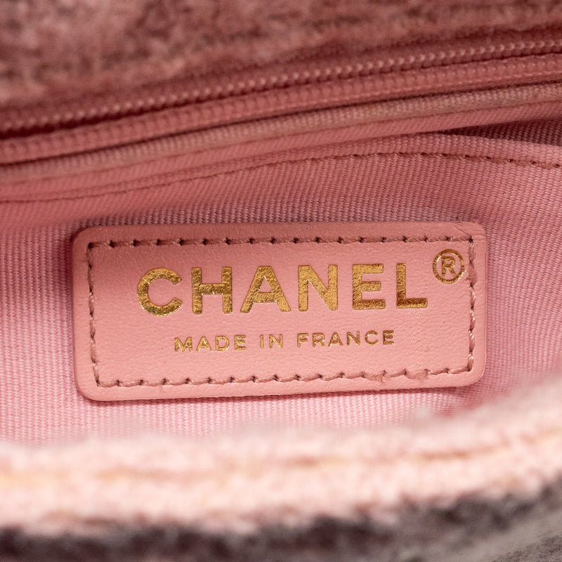 Chanel 22K Cozy Coco Round Flap Bag Tweed/Shearling Pink GHW (Microchip)