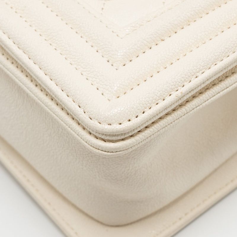 Chanel Small boy bag caviar white LGHW