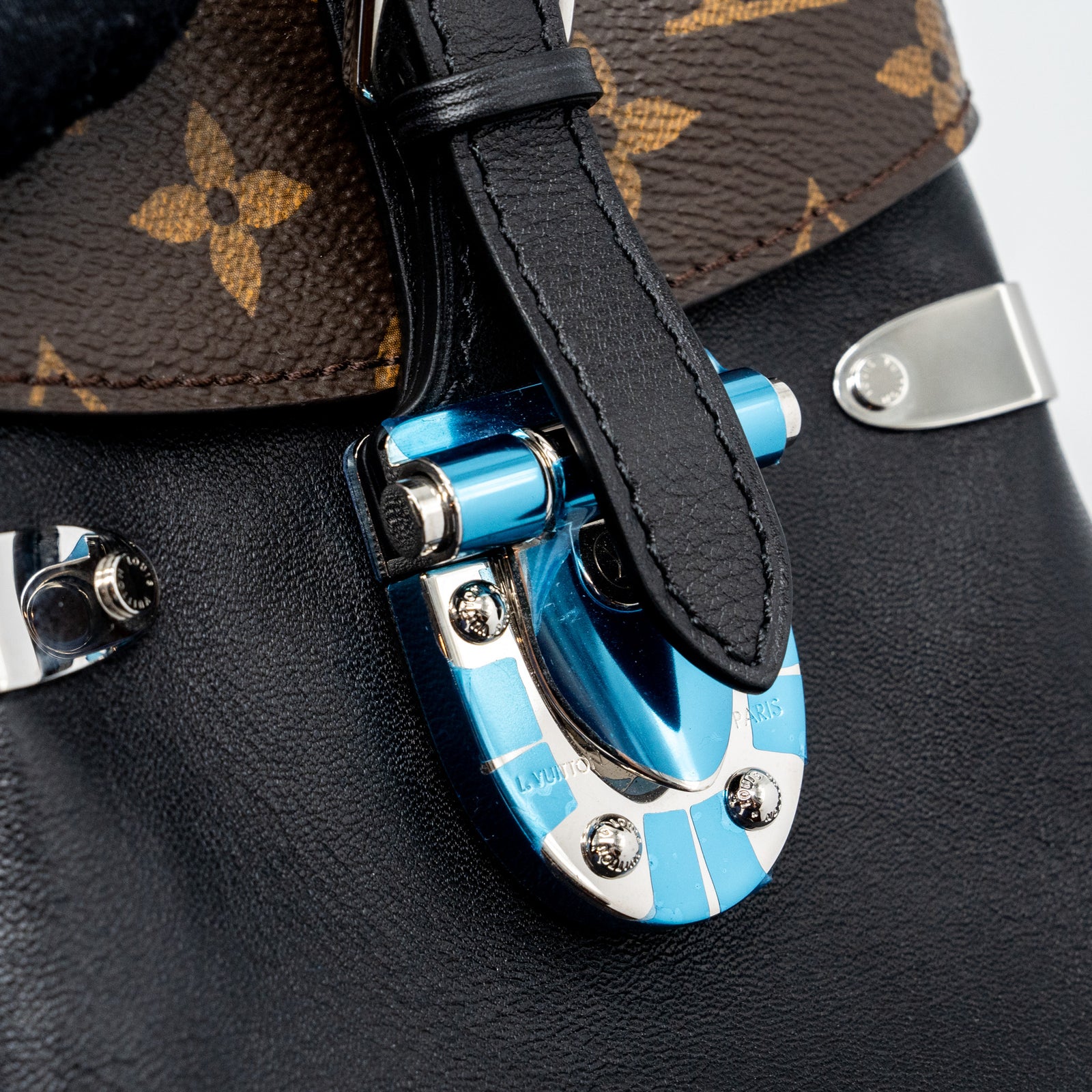 Louis vuitton camera strap online