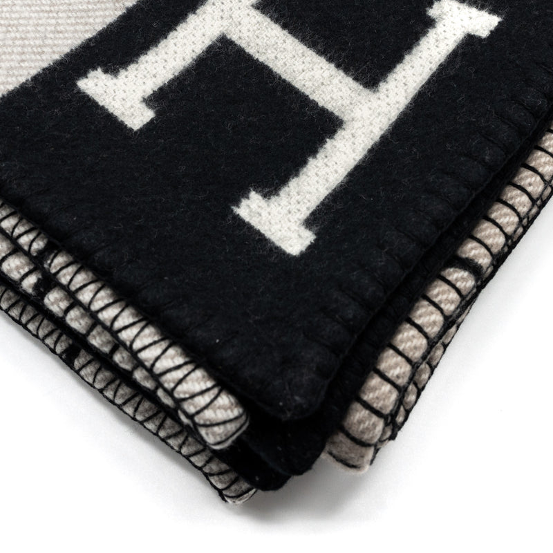 Hermes Avalon III Throw Blanket Ecru / Noir