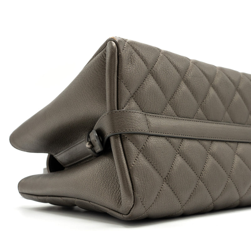 Chanel quilted tote bag Goatskin silver ruthenium hardware