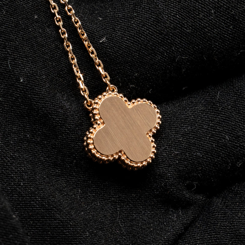 Van Cleef & arpels 2025 holiday pendant pink mother of Pearl rose gold with diamond