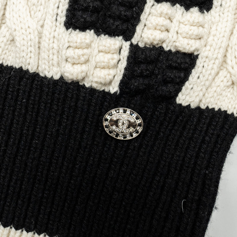 CHANEL Size 40 Sweater Cashmere Black/ White