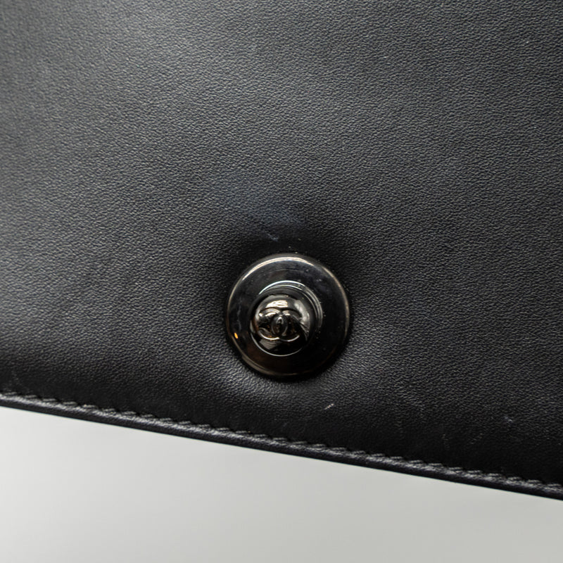 Chanel Small Boy Bag Chevron Calfskin Black/Iridescent Blue Black Hardware