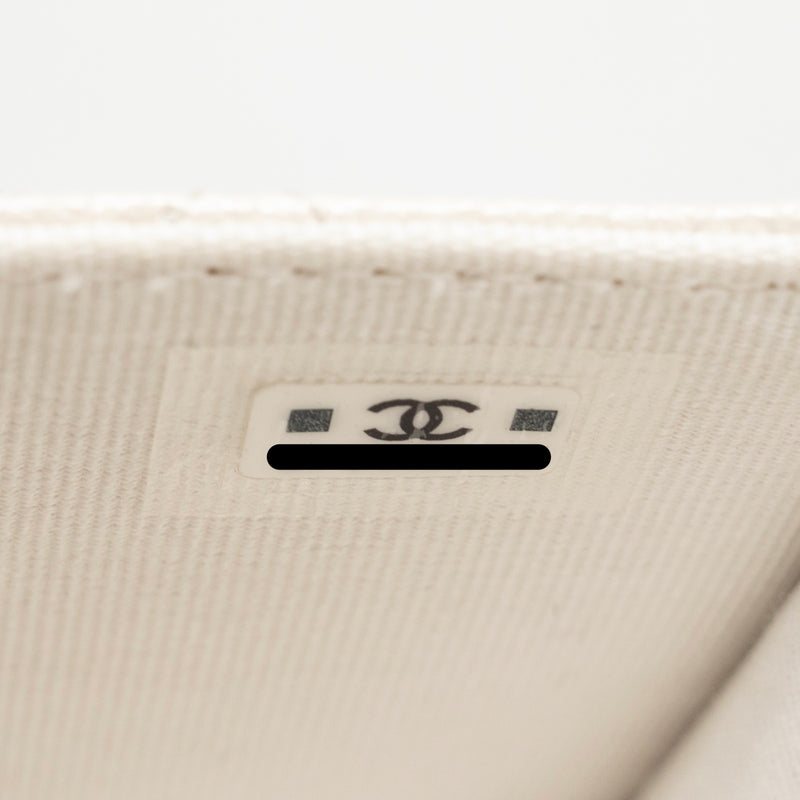 Chanel Jewellery CC Mini Flap Clutch with Chain Caviar Pearly White LGHW (Microchip)