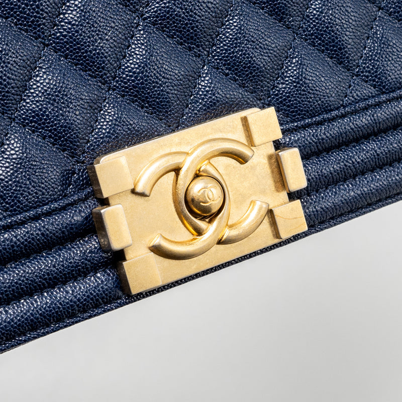 Chanel Medium boy bag caviar navy GHW