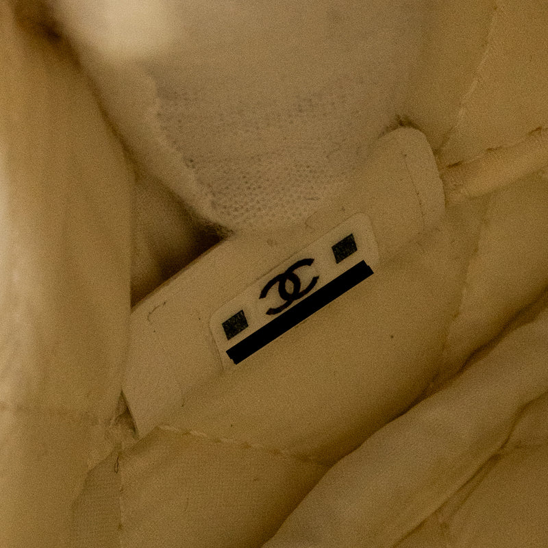Chanel timeless classic pouch grained calfskin white LGHW (microchip)