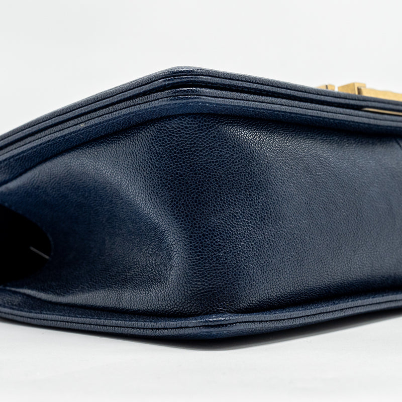 Chanel Medium boy bag caviar navy GHW
