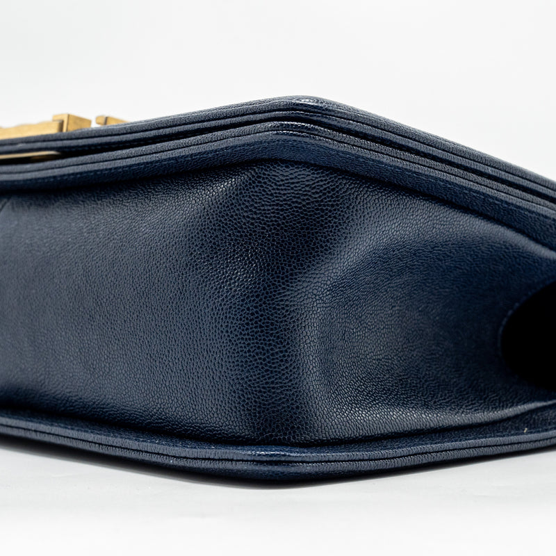 Chanel Medium boy bag caviar navy GHW