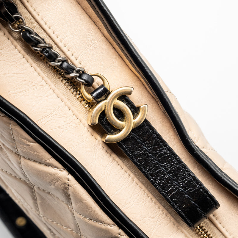 Chanel Jumbo Classic Double Flap Caviar Beige LGHW (Microchip)
