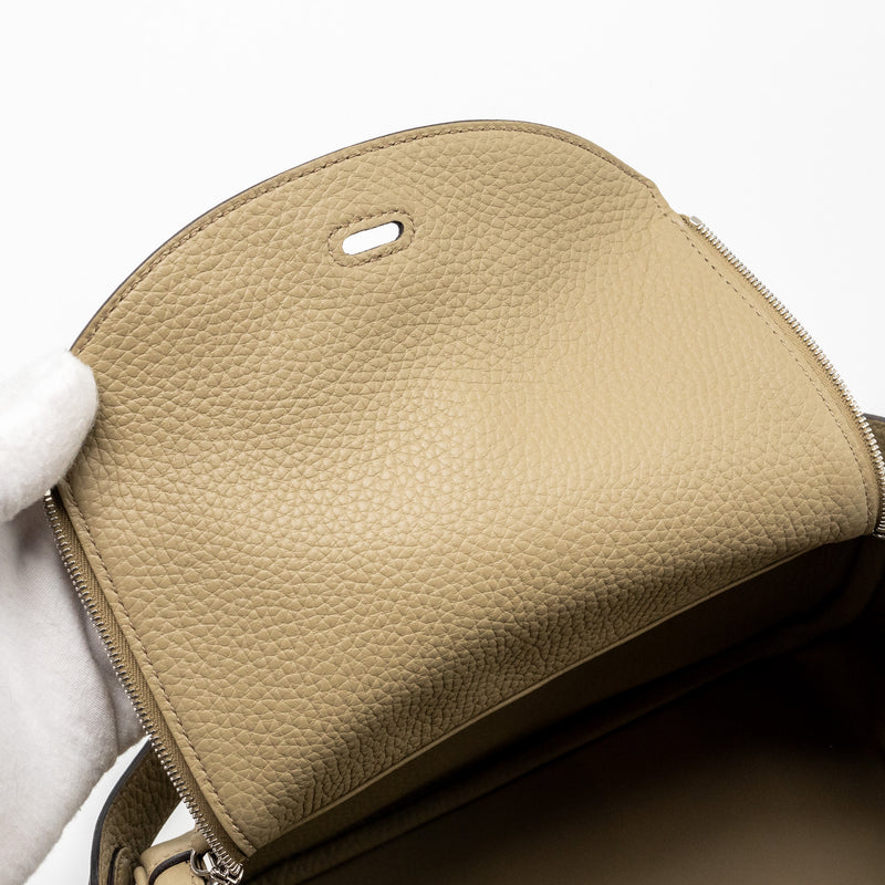Hermes Lindy 26 Clemence 8Q Beige Marfa SHW Stamp W