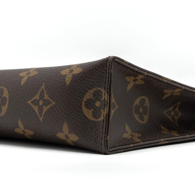 Louis Vuitton toiletry pochette 26 monogram canvas GHW