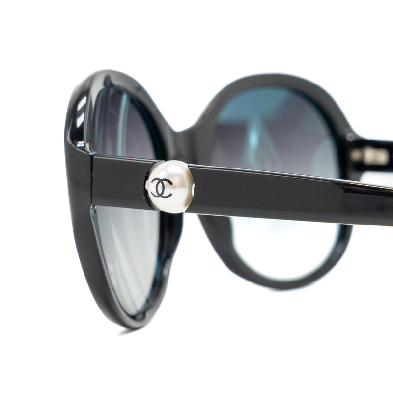 Chanel sunglasses with pearl black/ white SHW