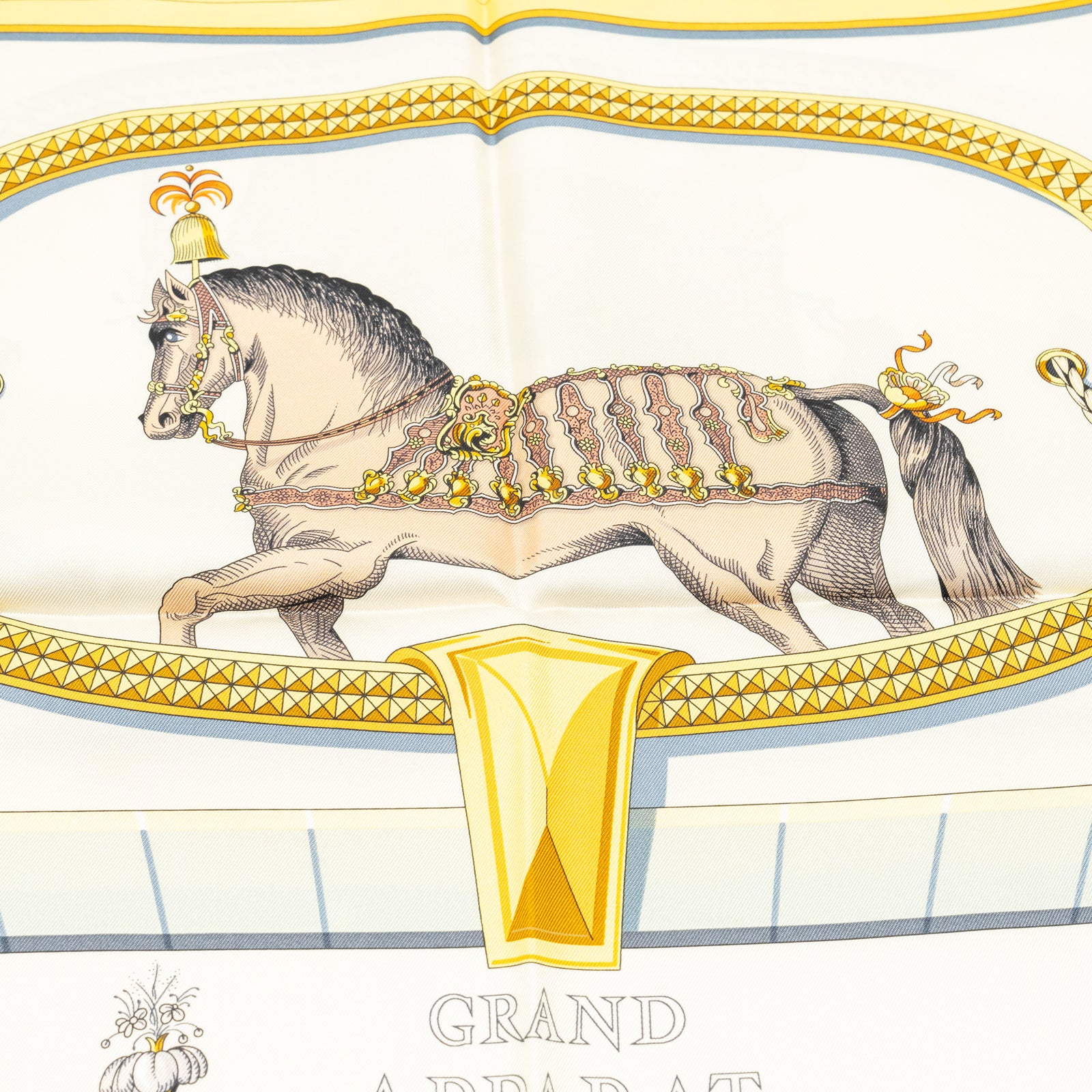 HERMES 90*90cm Silk Forever Scarf Grand Apparat Crème / Gold HERMES 90*90cm Silk Forever Scarf Grand Apparat Crème / Gold