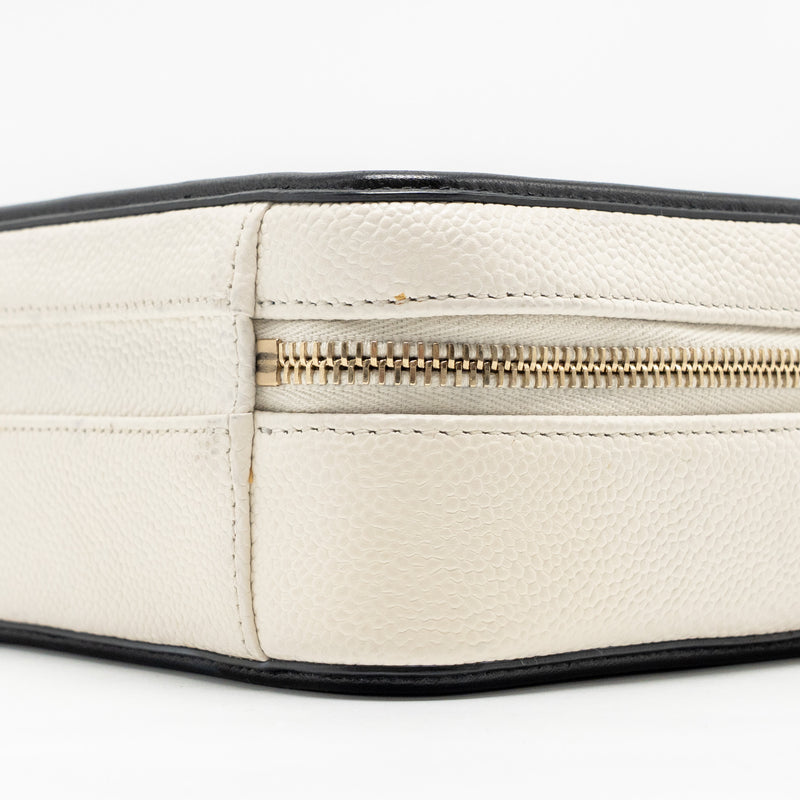 Chanel CC Filigree Vanity Case Caviar White/Black GHW