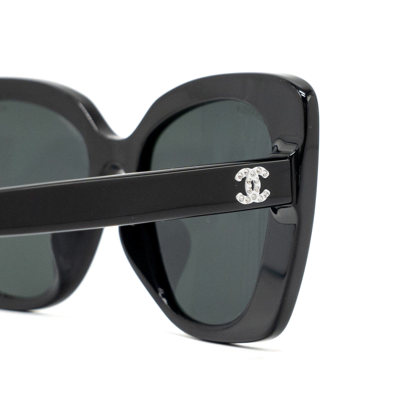 Chanel letter and cc logo sunglasses black / white display picture 1