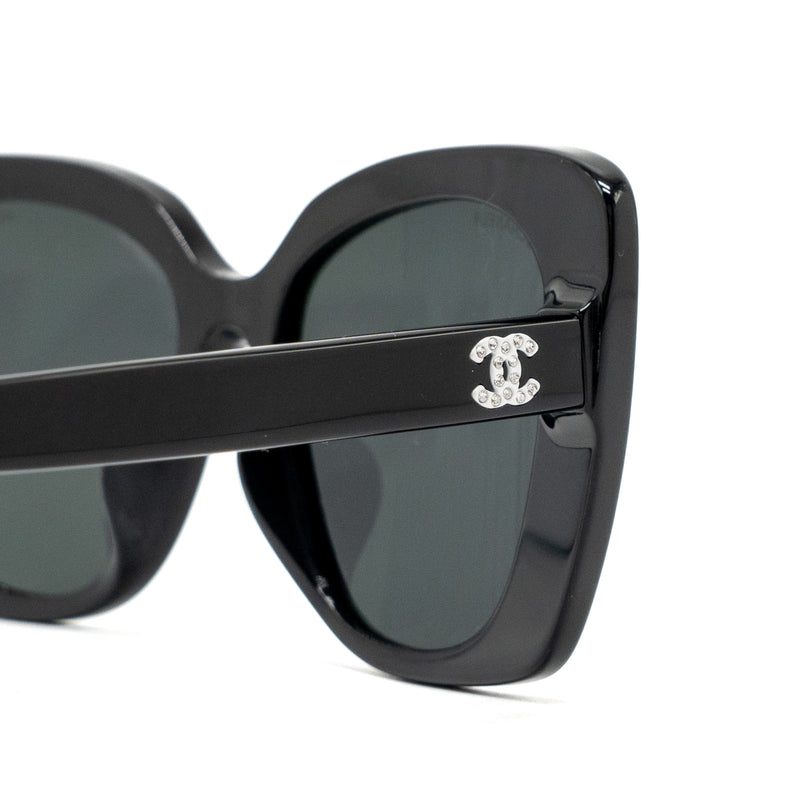Chanel letter and cc logo sunglasses black / white