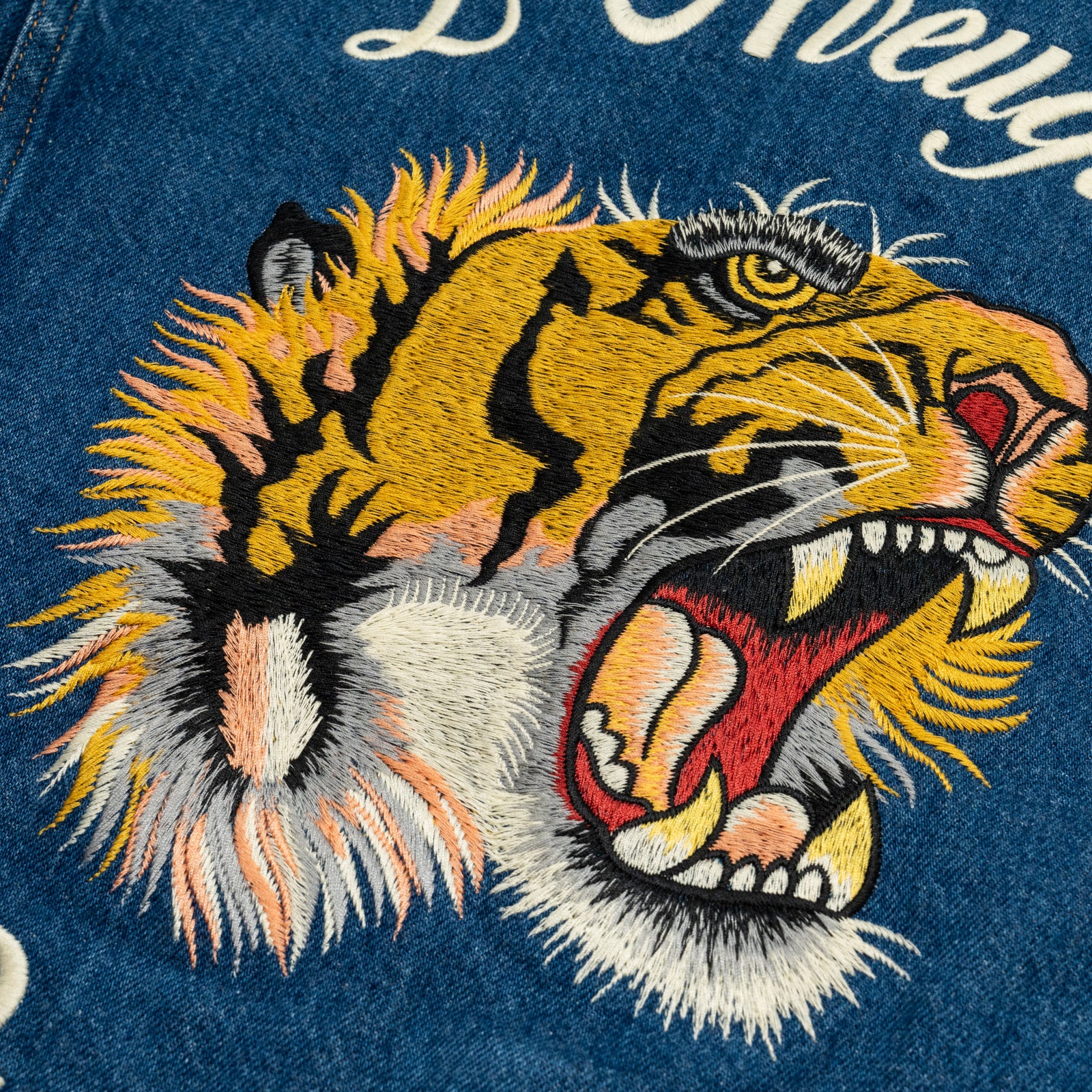 GUCCI Size 48 Tiger Denim Jacket With Embroidery Cotton Blue GUCCI Size 48 Tiger Denim Jacket With Embroidery Cotton Blue