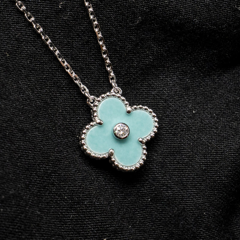 Van Cleef & arpels 2022 holiday limited vintage alhambra pendant porcelain/white gold/diamond