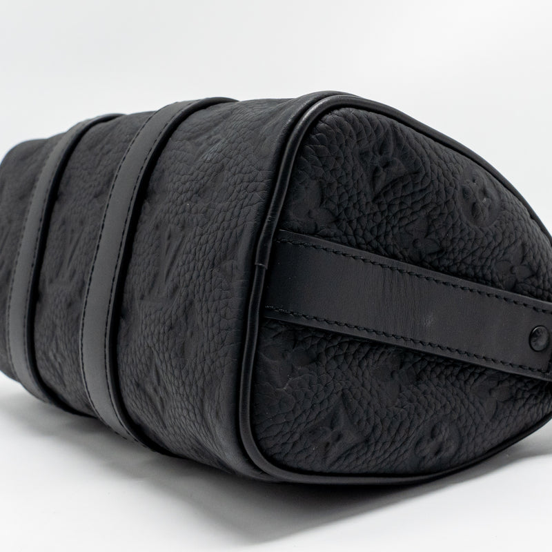 Louis Vuitton Keepall bandouliere 25 monogram Taurillon leather black with black hardware