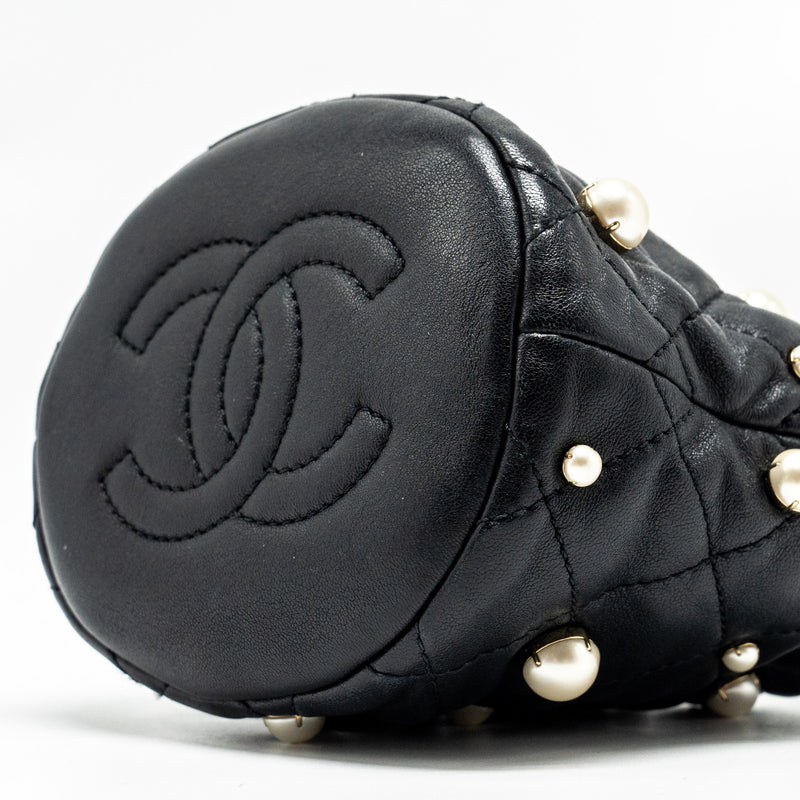 CHANEL 21S Quilted Mini About Pearls Bucket Bag Lambskin Black LGHW