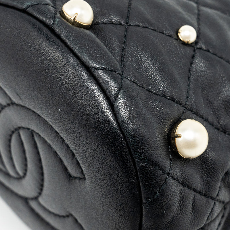 CHANEL 21S Quilted Mini About Pearls Bucket Bag Lambskin Black LGHW