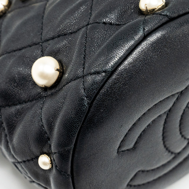 CHANEL 21S Quilted Mini About Pearls Bucket Bag Lambskin Black LGHW