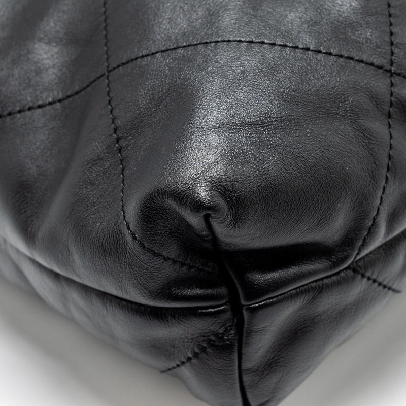 Chanel medium 22 bag Calfskin Black SHW (Microchip)
