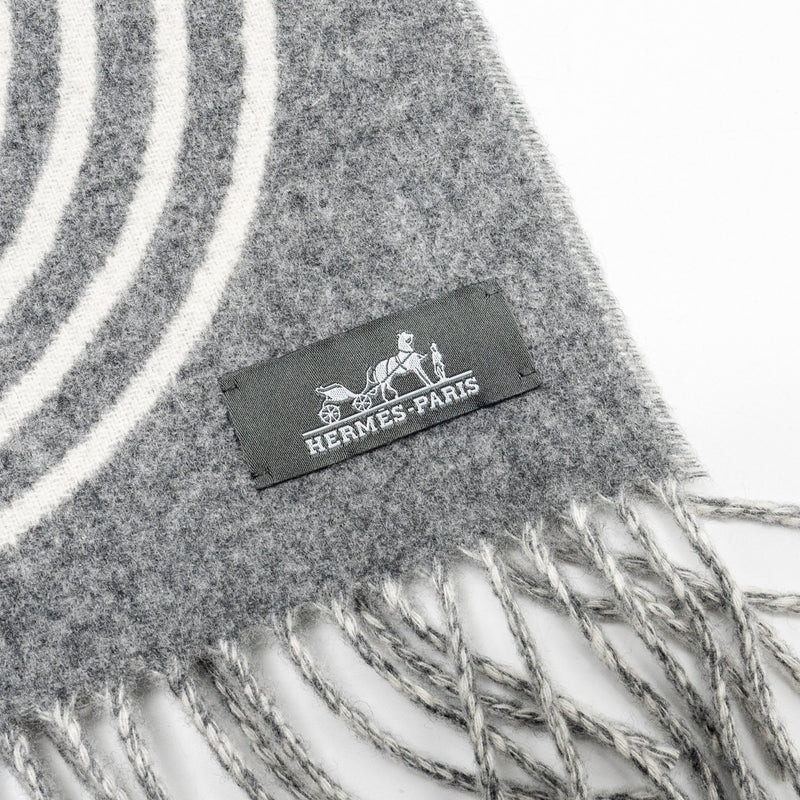 Hermes Casaque Vague Muffler Scarf Cashmere Gris Flanelle/Ivoire