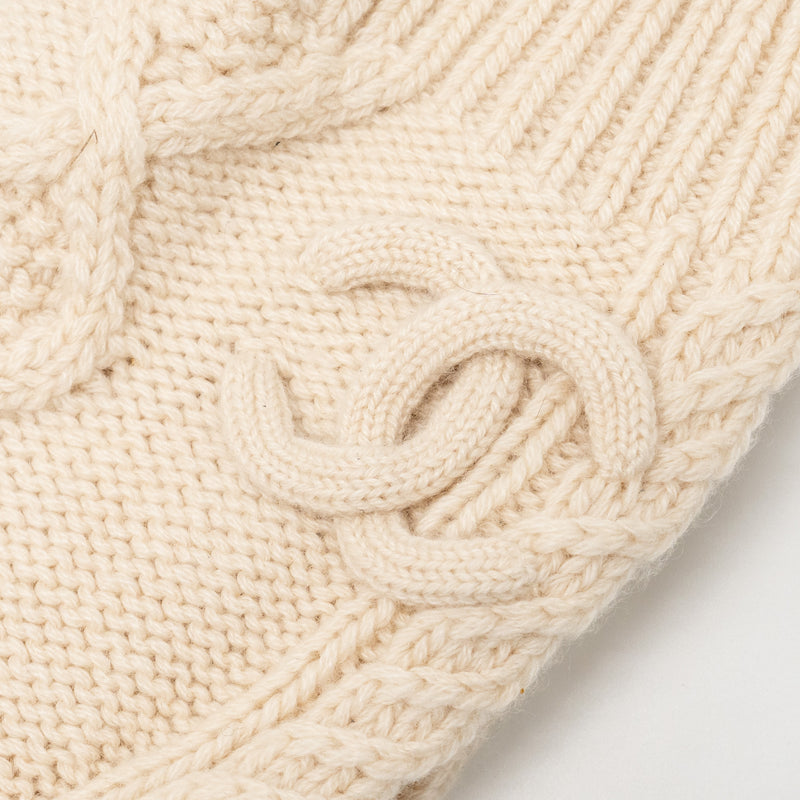 Chanel CC Logo Sock Slipper &Blanket Travel Set Cashmere Cream Knit