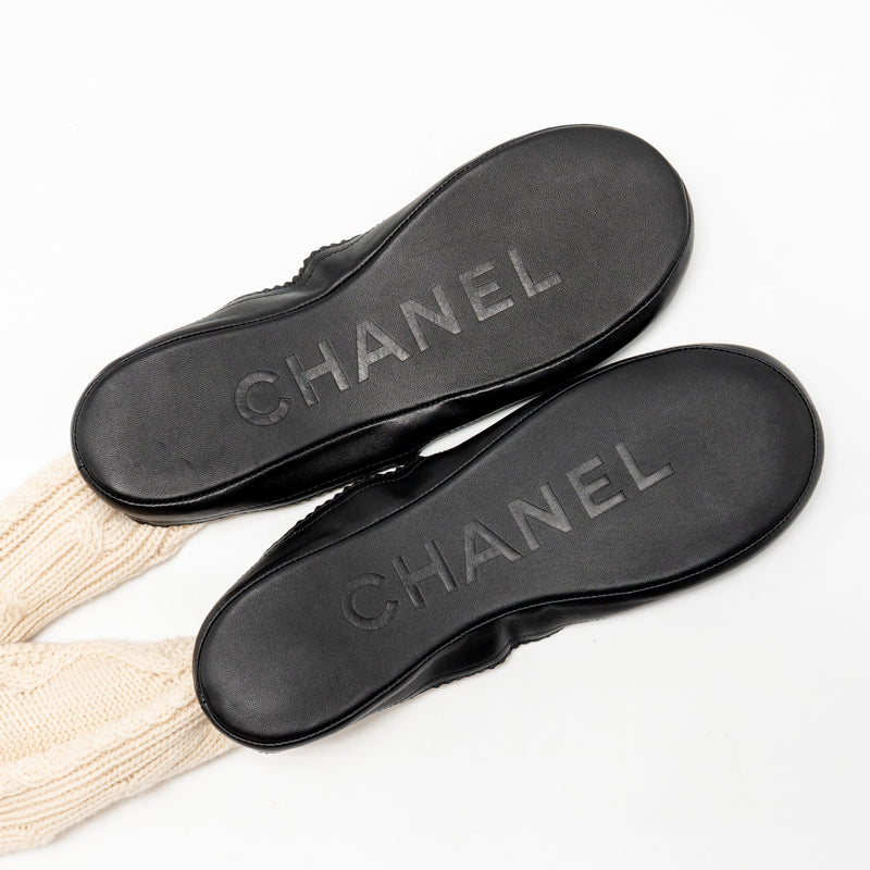 Chanel CC Logo Sock Slipper &Blanket Travel Set Cashmere Cream Knit