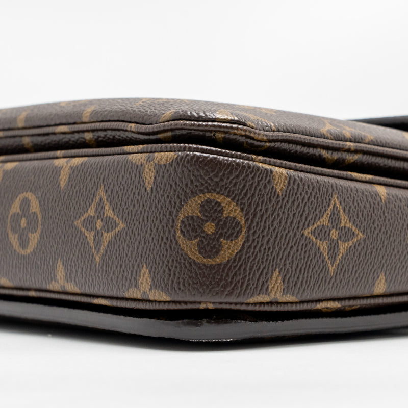 LOUIS VUITTON Pochette Metis Monogram Canvas GHW