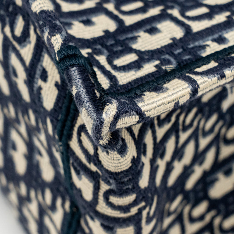 Dior Medium Dior Book Tote Dior Oblique Embroidery Ecru/Blue