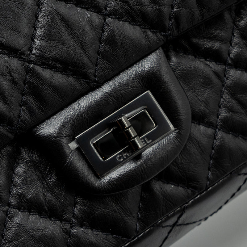Chanel Small 2.55 225 Reissue Flap Bag Aged Calfskin black with black hardware (microchip)
