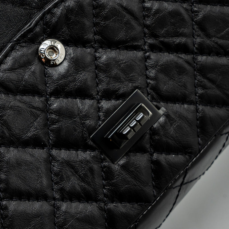 Chanel Small 2.55 225 Reissue Flap Bag Aged Calfskin black with black hardware (microchip)