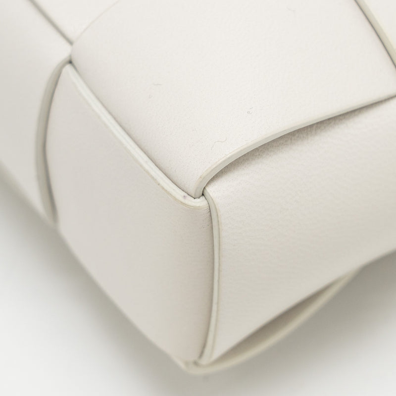 Bottega Veneta Cream Snap Clutch Bag Calfskin/Wood White Multicolour Hardware