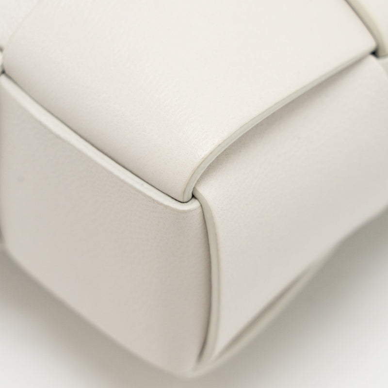 Bottega Veneta Cream Snap Clutch Bag Calfskin/Wood White Multicolour Hardware