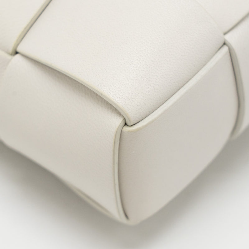 Bottega Veneta Cream Snap Clutch Bag Calfskin/Wood White Multicolour Hardware