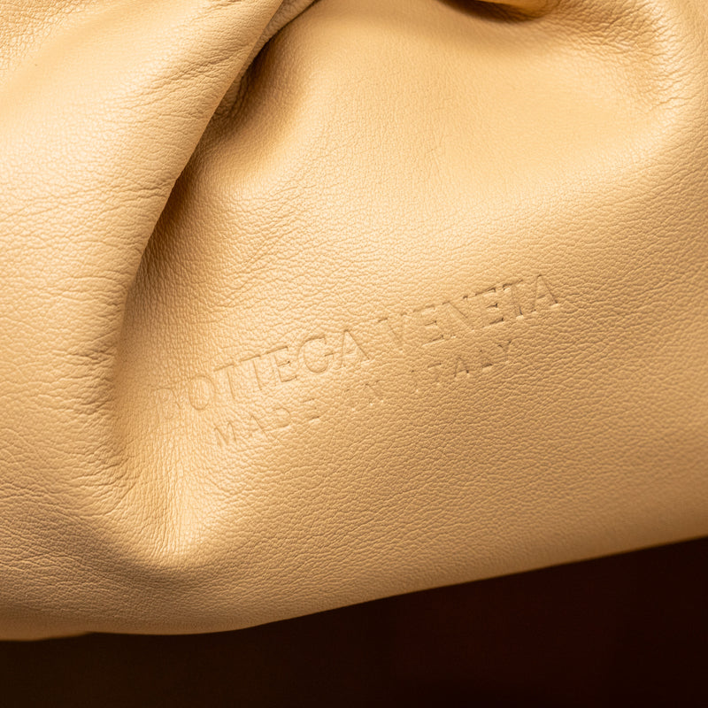 Bottega Veneta The pouch large leather clutch beige GHW