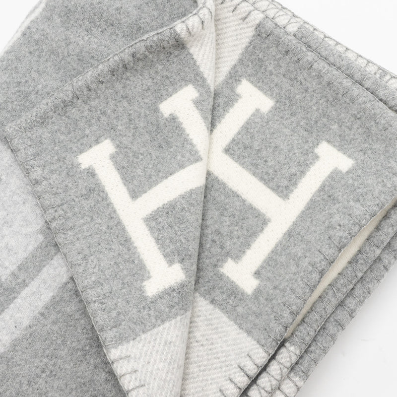 HERMES Avalon Throw Blanket Gris Clair