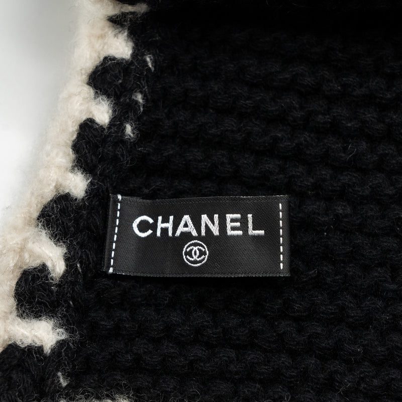 Chanel 23A Cashmere Scarf Black/White