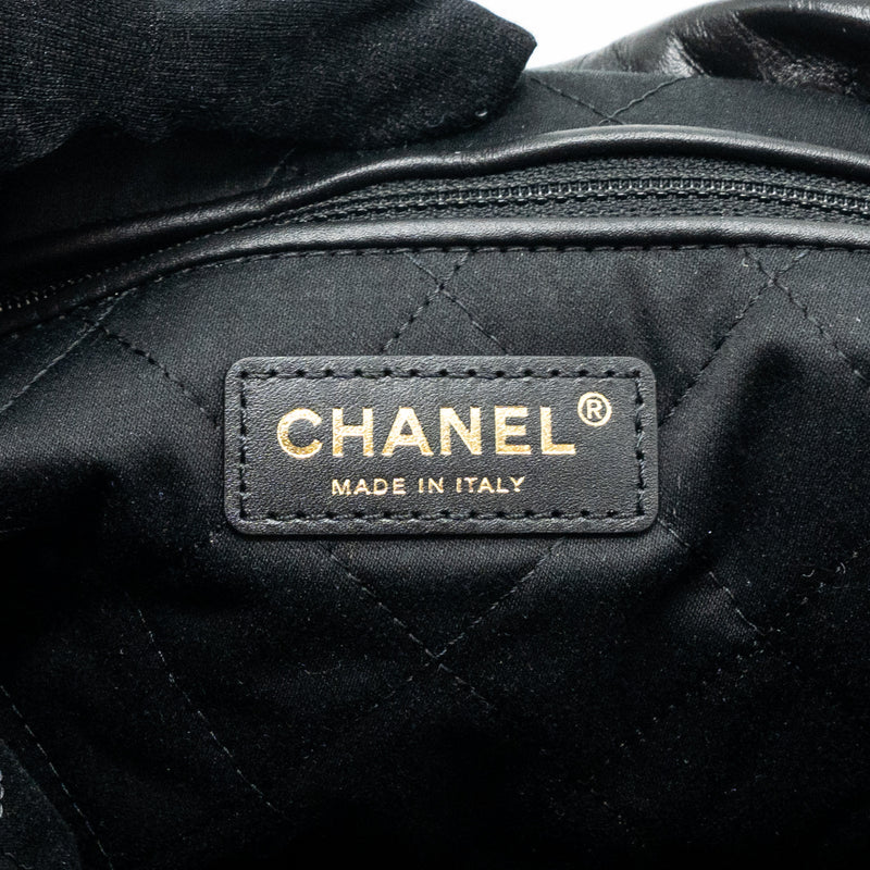 Chanel medium 22 bag shiny calfskin black GHW (Microchip)