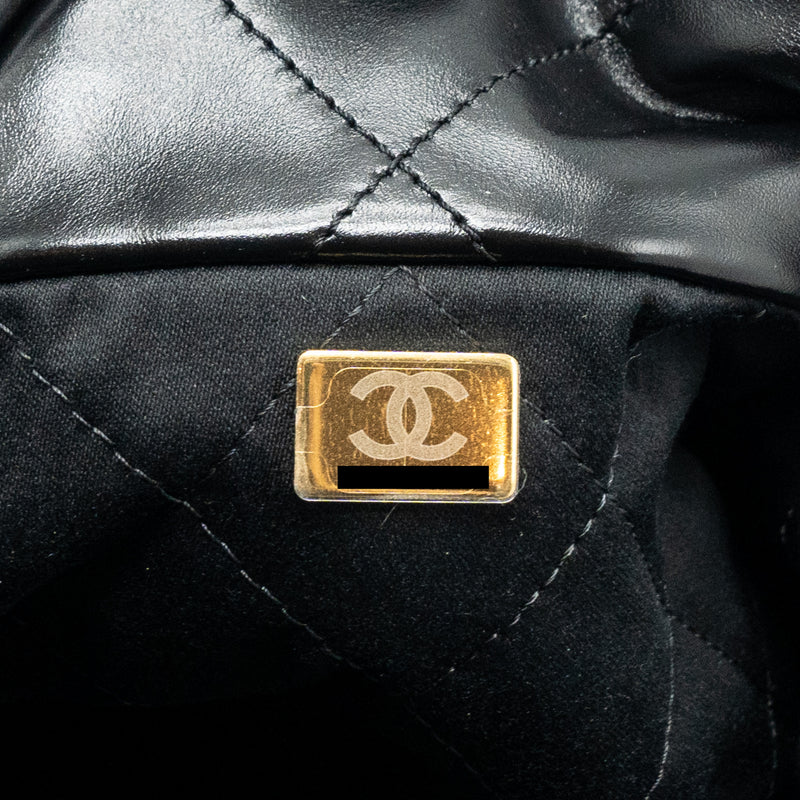 Chanel medium 22 bag shiny calfskin black GHW (Microchip)