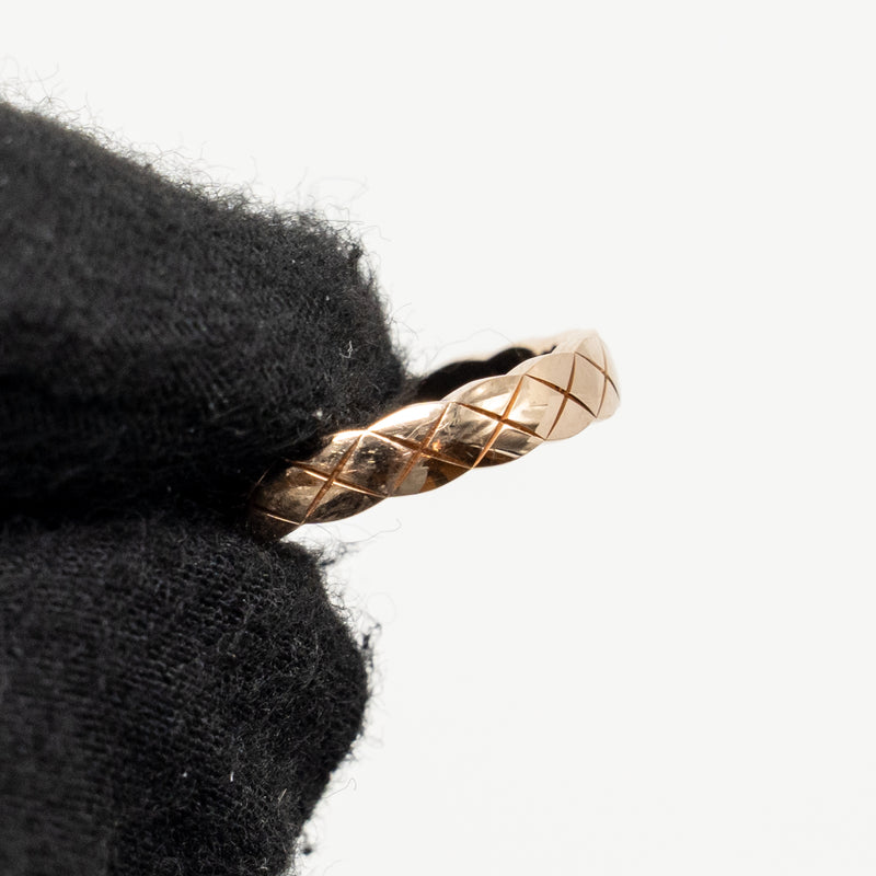 Chanel size 53 coco crush ring mini version quilted motif beige gold