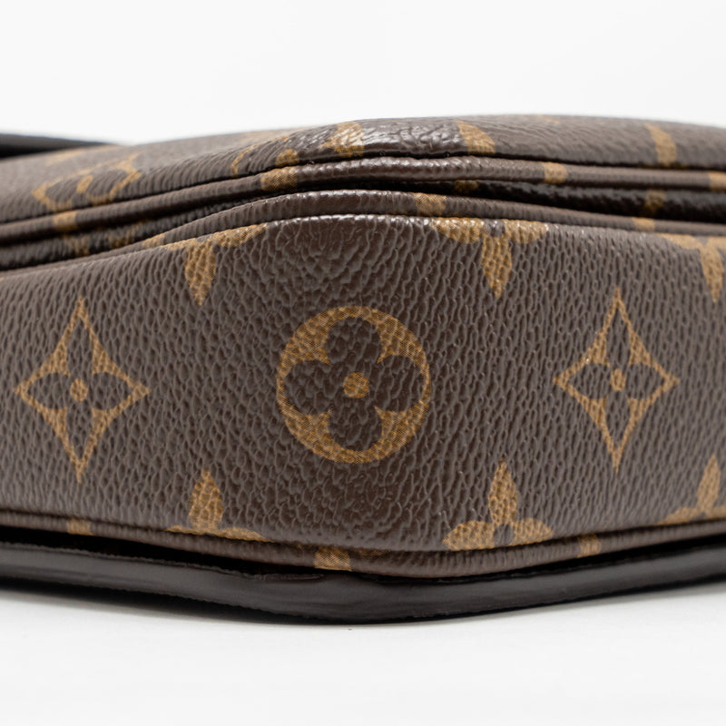 Louis Vuitton Pochette Metis monogram Canvas GHW