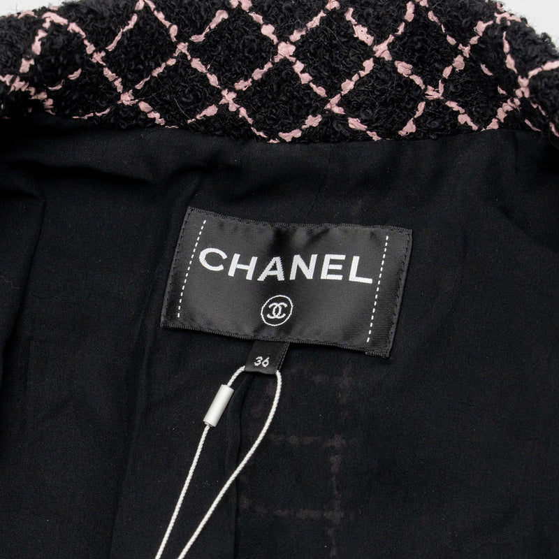 Chanel Size 36 Camellia Detailed Button Tweed Jacket Wool/Polyamide Black/Pink